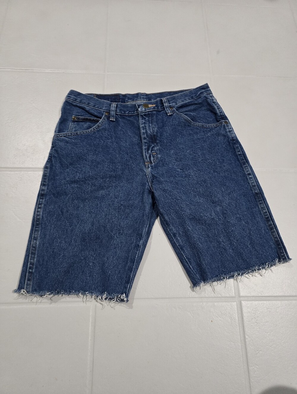 Wrangler Blue Jean 100% Cotton Denim Pockets Ripped Shorts Size 32x30